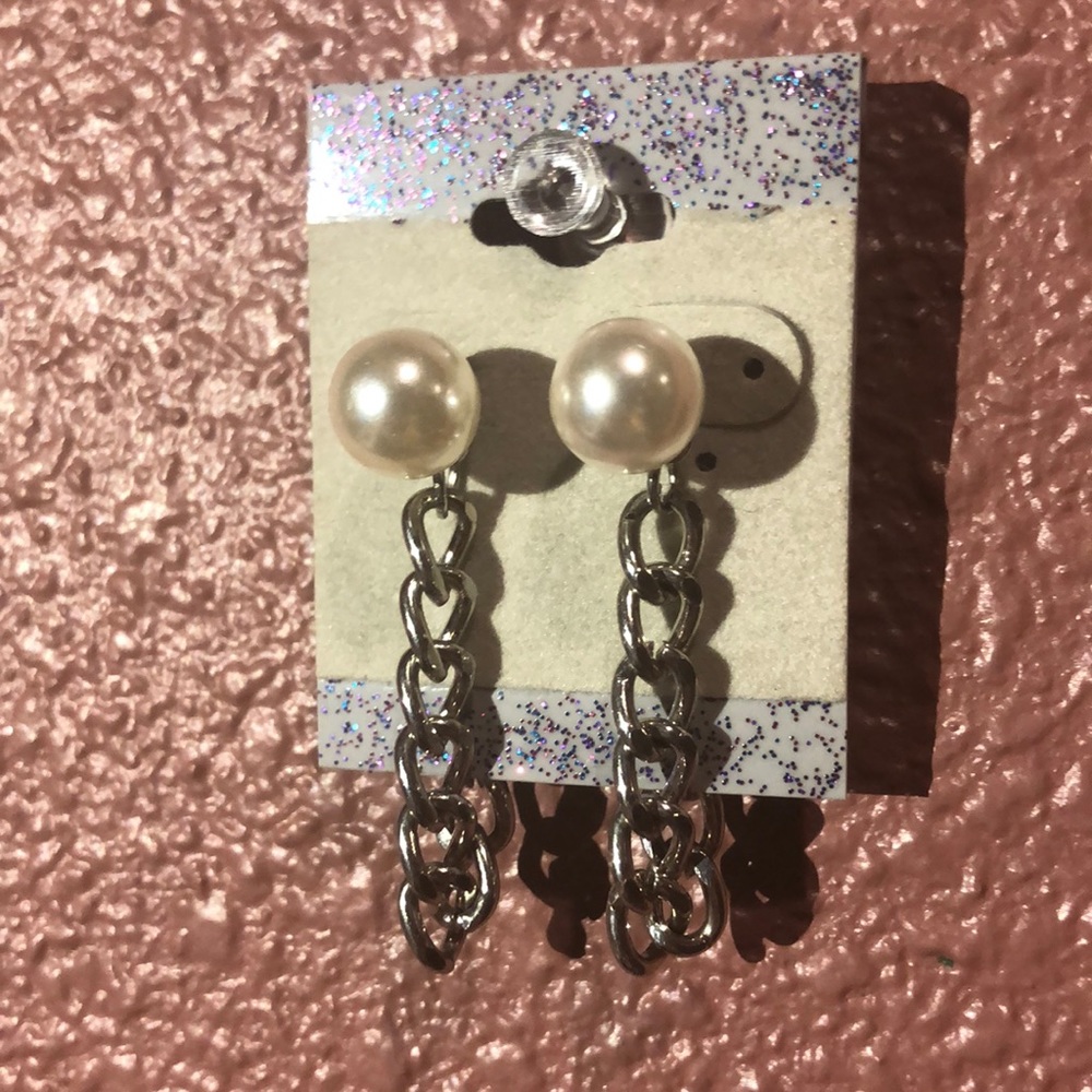 Chain dangle earrings